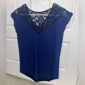 Beautiful lace detail Express blouse